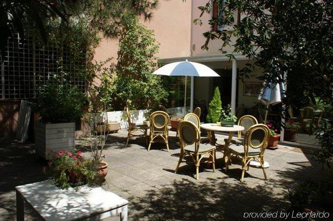 Garden Hotel Toulouse Exteriör bild